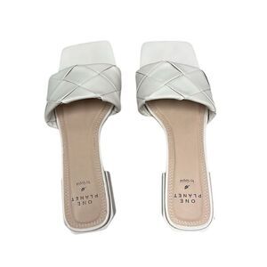 Qupid size 6 cream colored Woven Strap Slide Heeled Sandals EUC No box